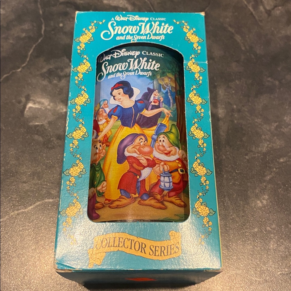 Vintage 1994 Disney Classic Snow White And The Seven Dwarfs Collector Cup 1